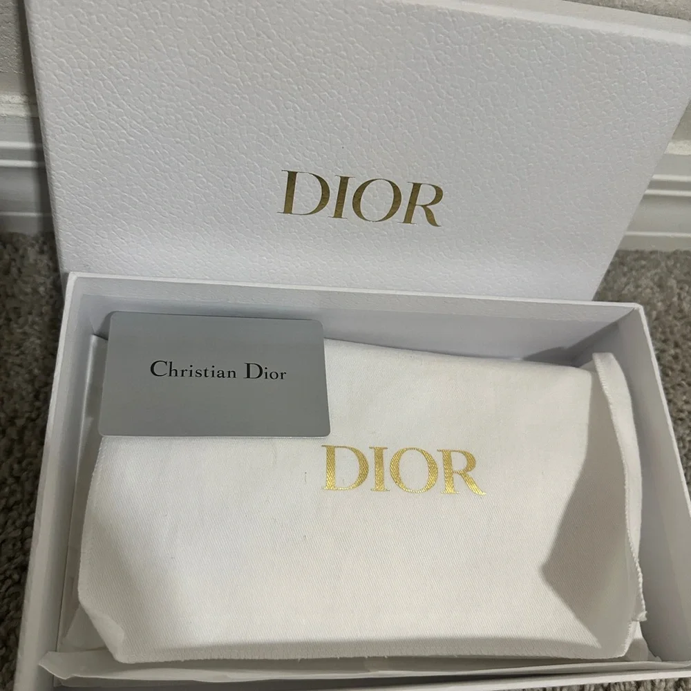 Dior this wallet