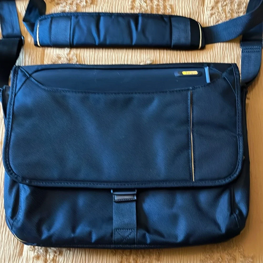 Targus Like New Laptop Case