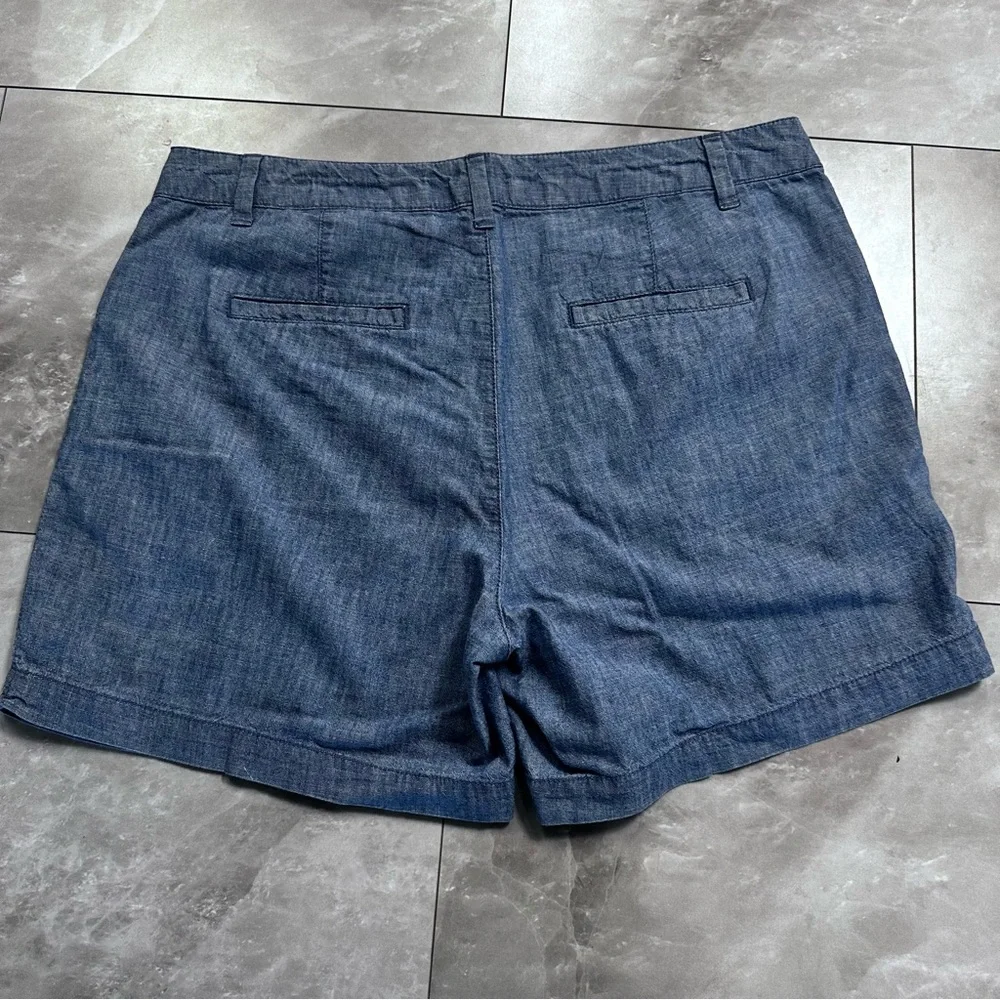 GAP shorts size