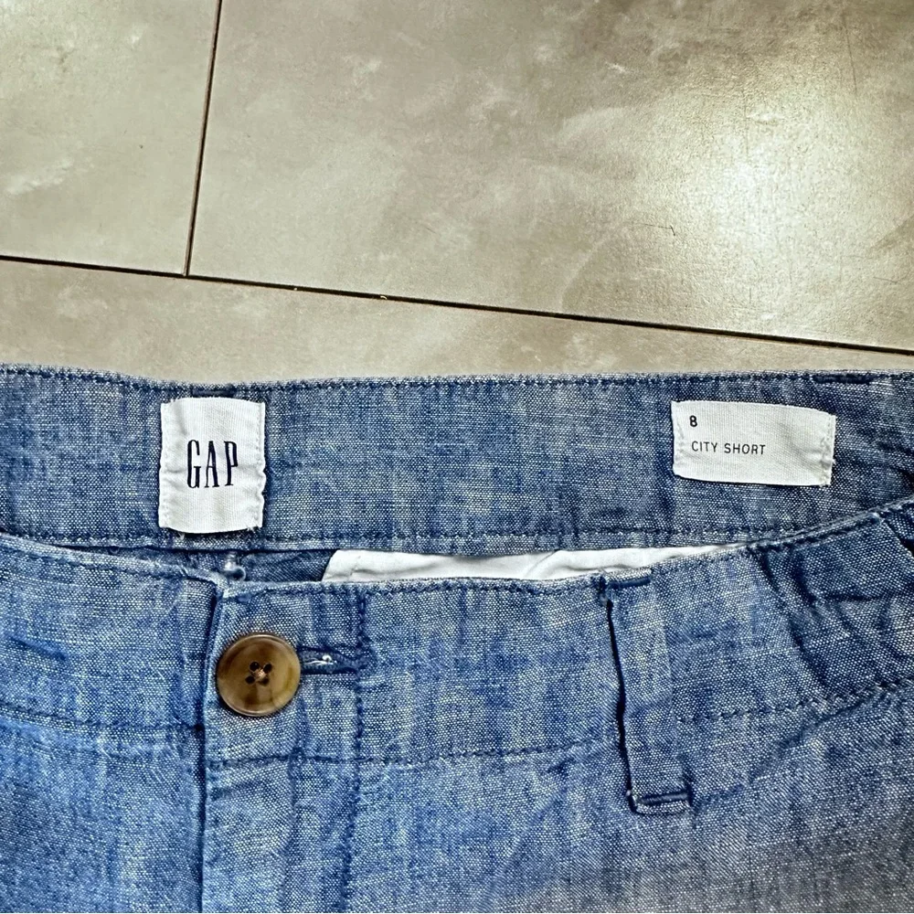 GAP shorts size