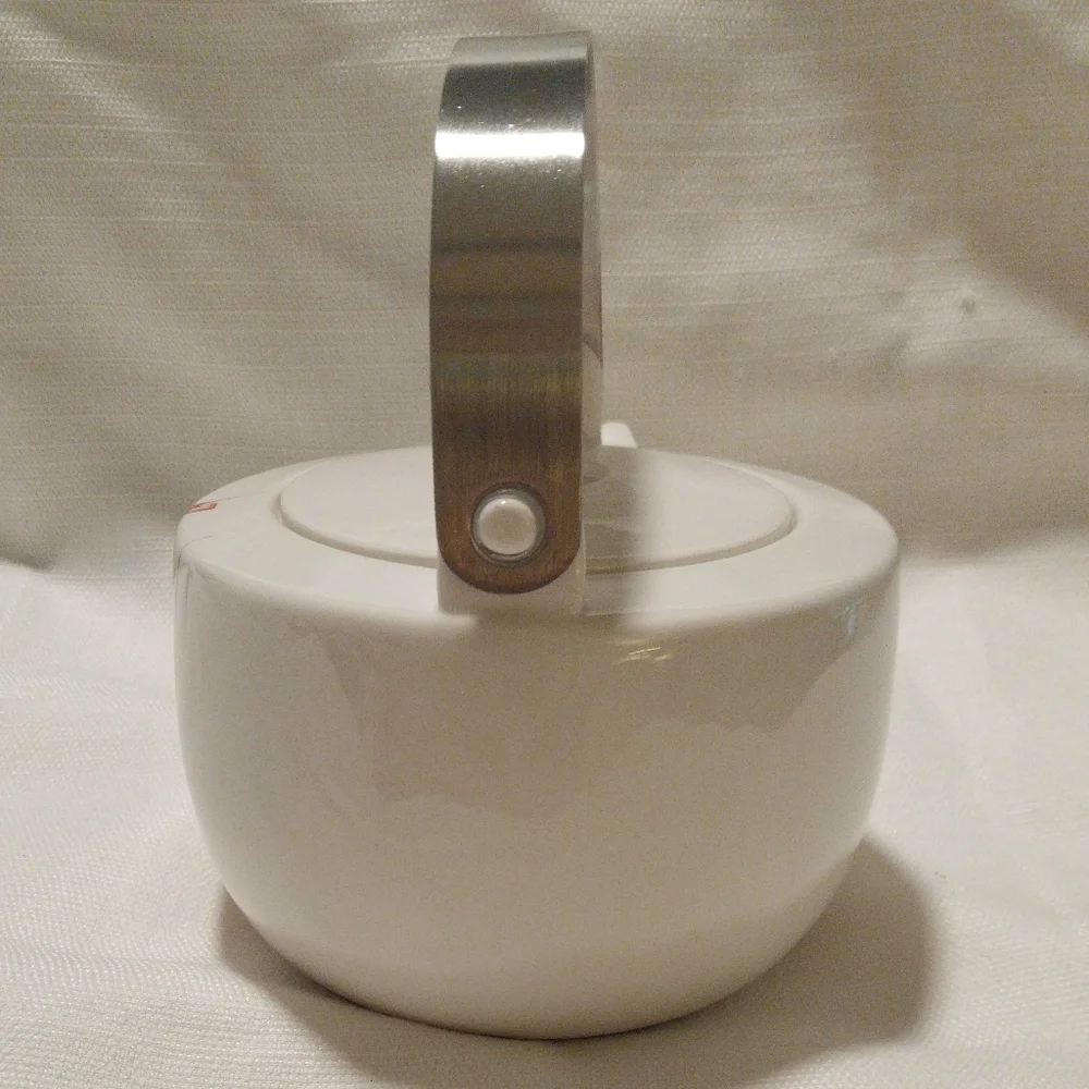 Crate&Barrel red white