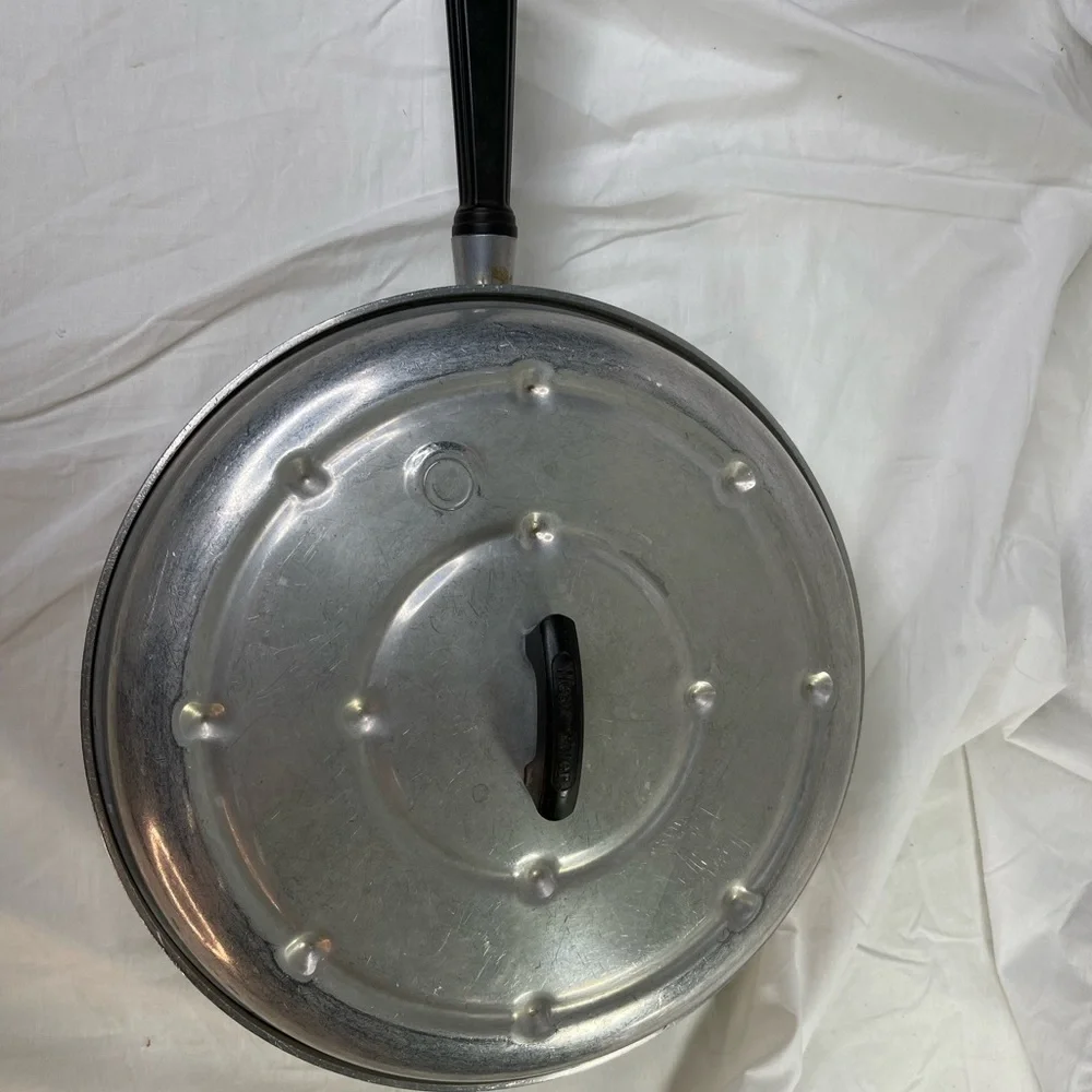 Wear-Ever sturdy aluminum