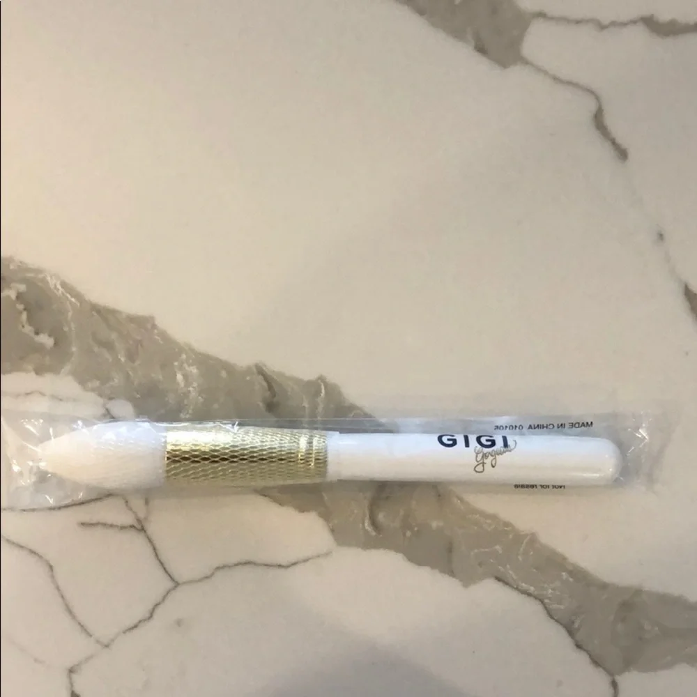Gigi Gorgeous brush $25