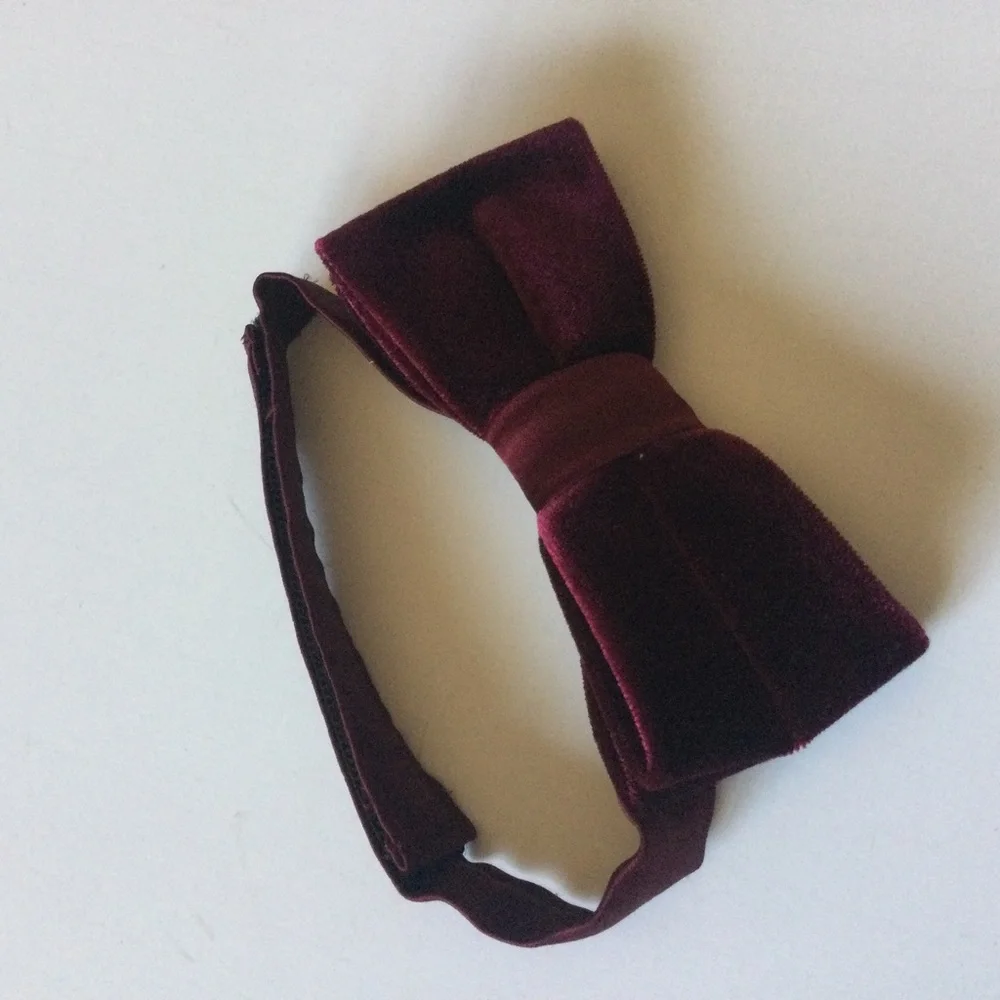 NORDSTROM FAMILY MOMENTS BOYS VELVET PRE-TIED BOW TIE BURGUNDY OS ADJUSTABLE NEW