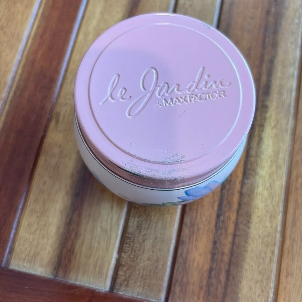 le jardin max factor lavender cassis