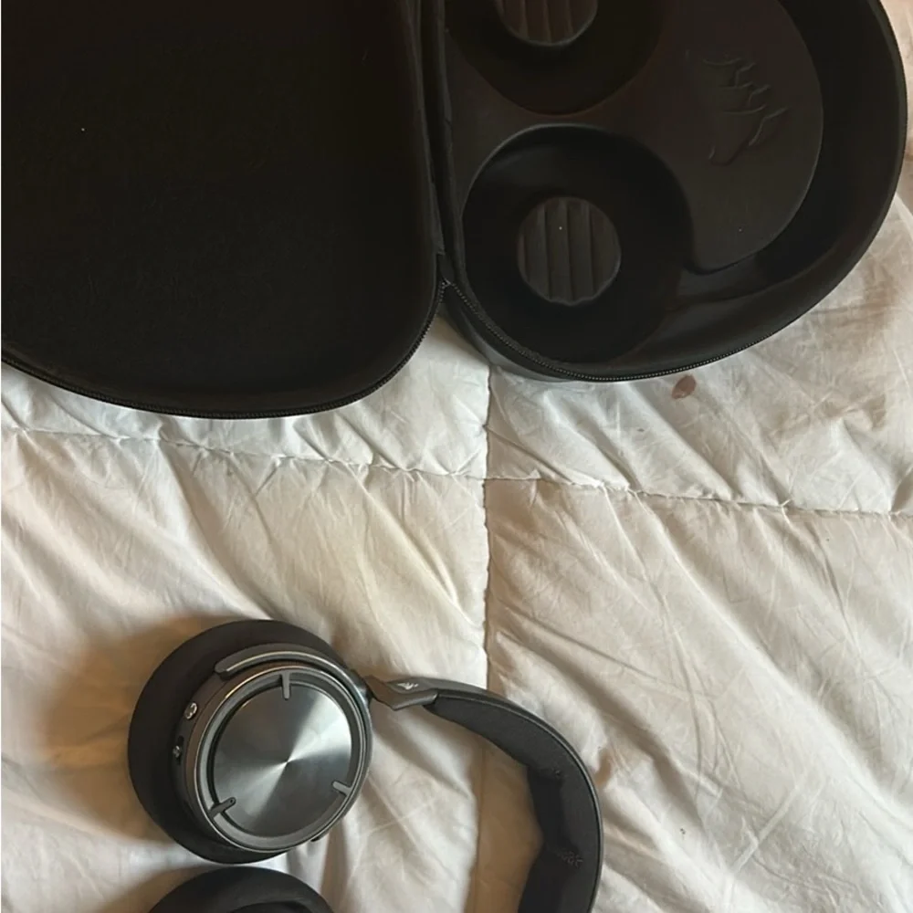 Corsair black toiletry