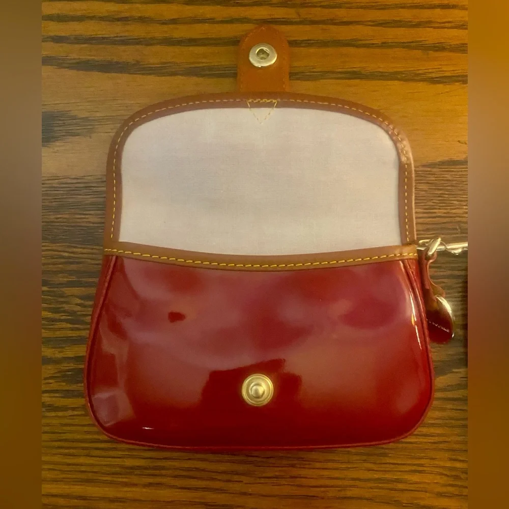 Dooney & Bourke casual chic