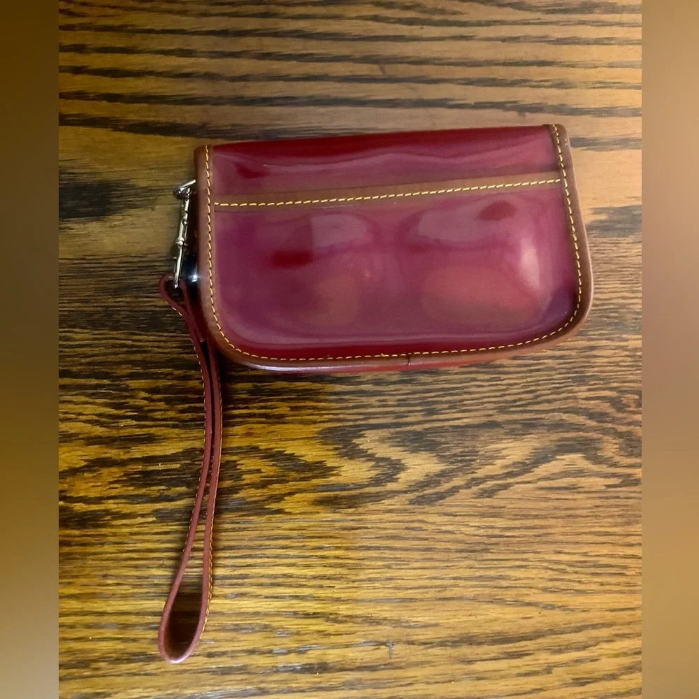 Dooney & Bourke casual chic
