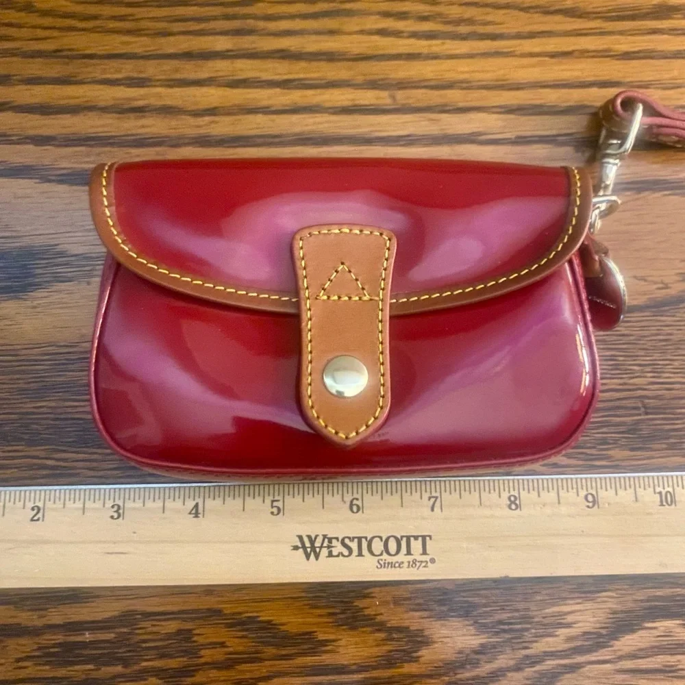 Dooney & Bourke casual chic