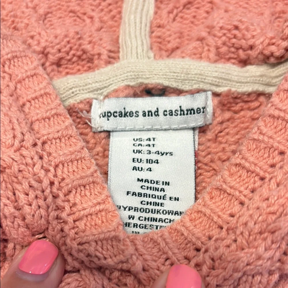 cupcakes & cashmere embrace warmth