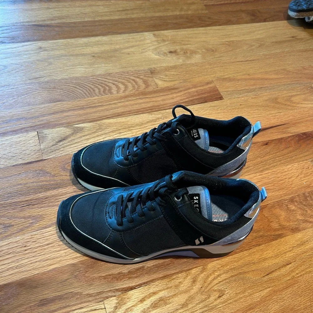Skechers stylish sneakers