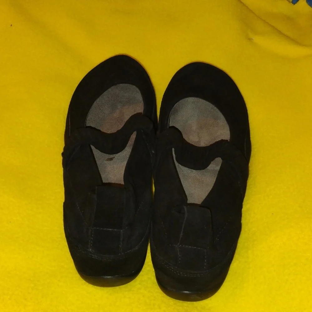 Dansko Black Slippers Minimalist Comfort