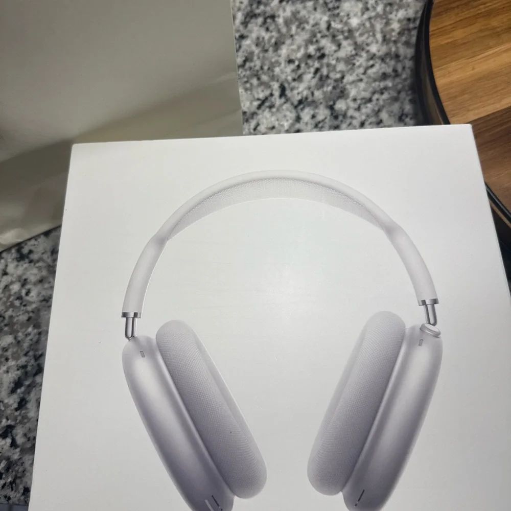 Apple apples airpod