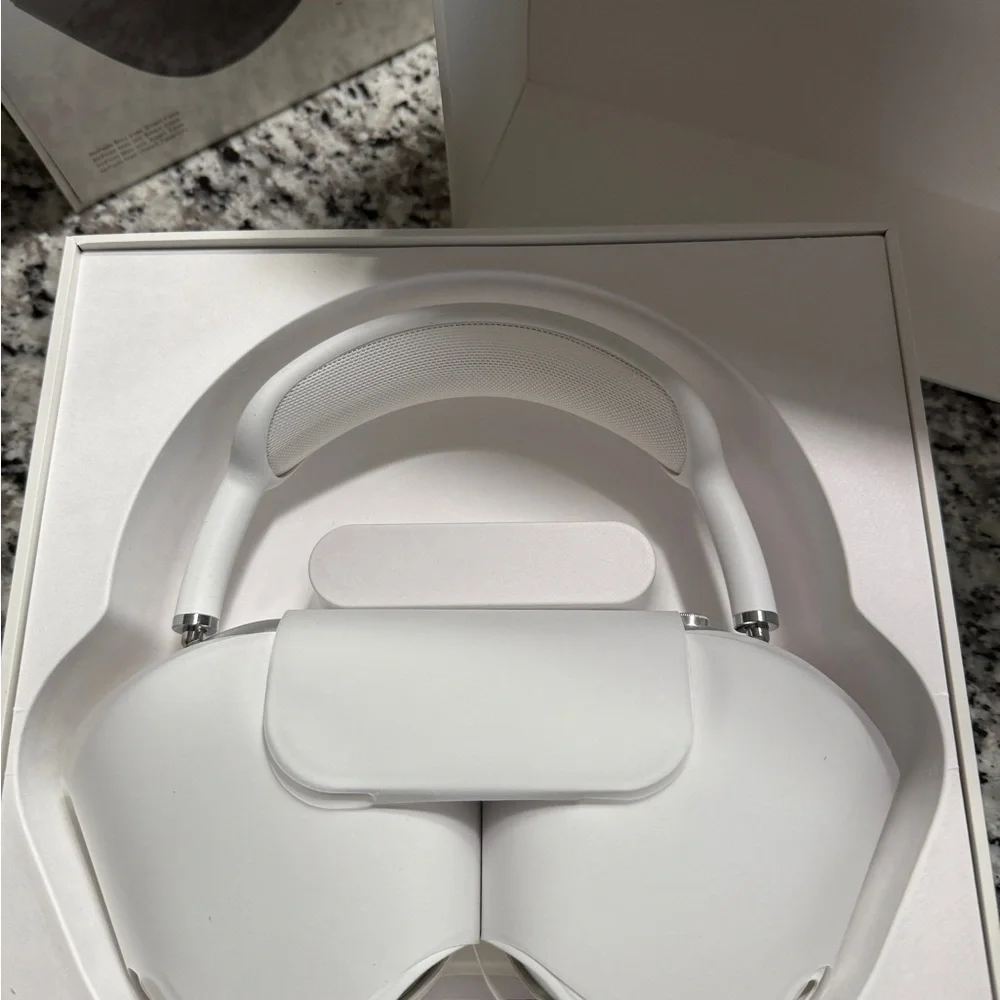 Apple apples airpod