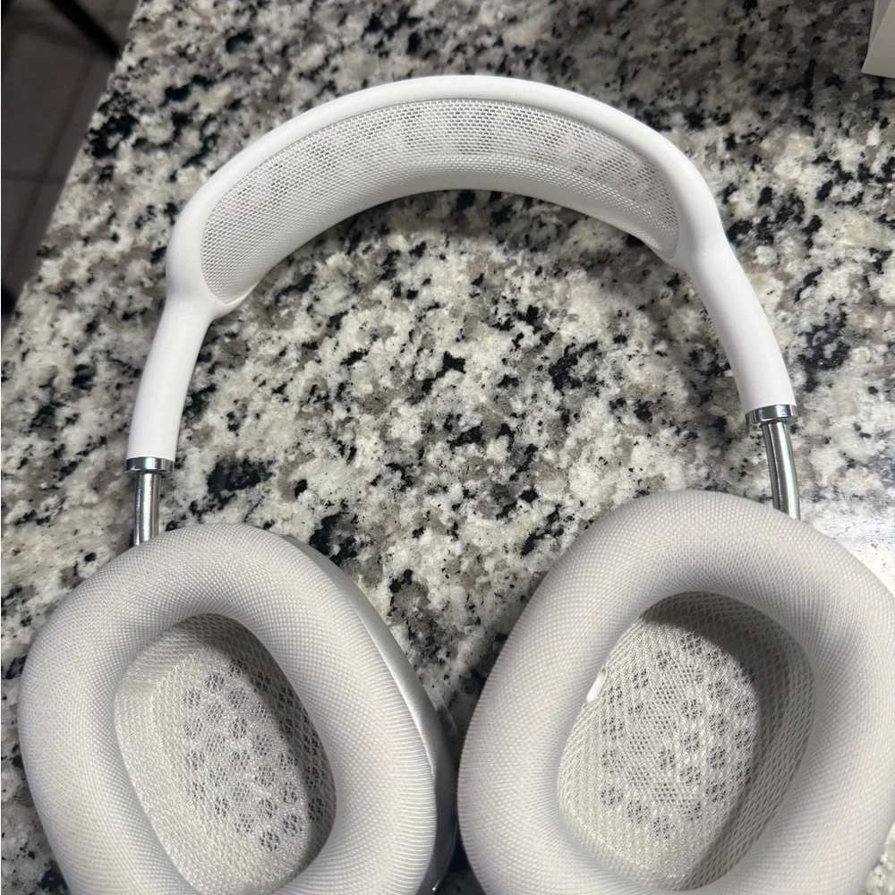 Apple apples airpod
