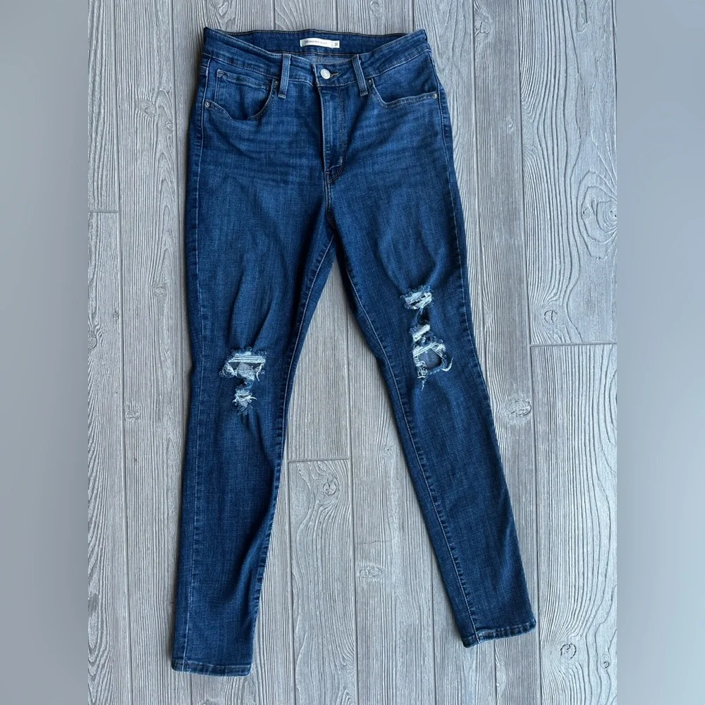 Levi’s 721 High Rise Distressed Skinny Size 31 31x29