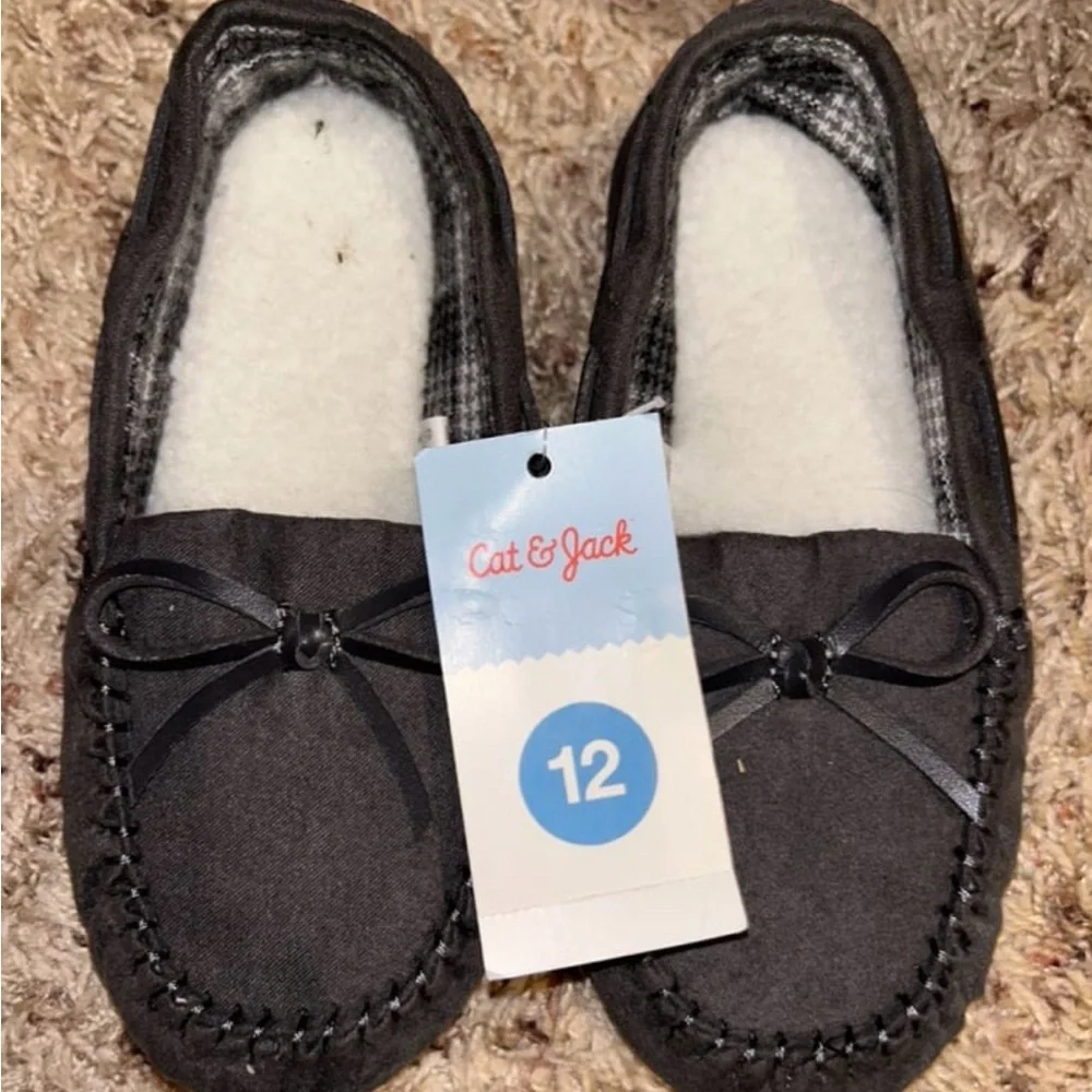 NWT Boys’ (12) Grey Moccasins