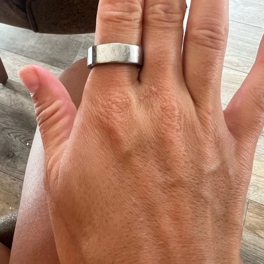Oura sleek modern