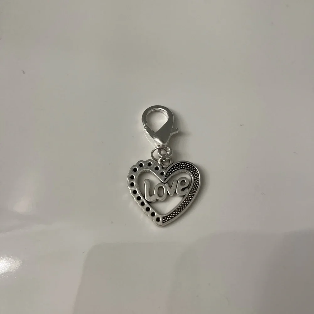 beaddazzled babe ❤️silver heart