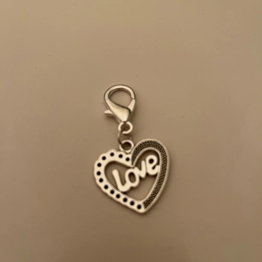 beaddazzled babe ❤️silver heart