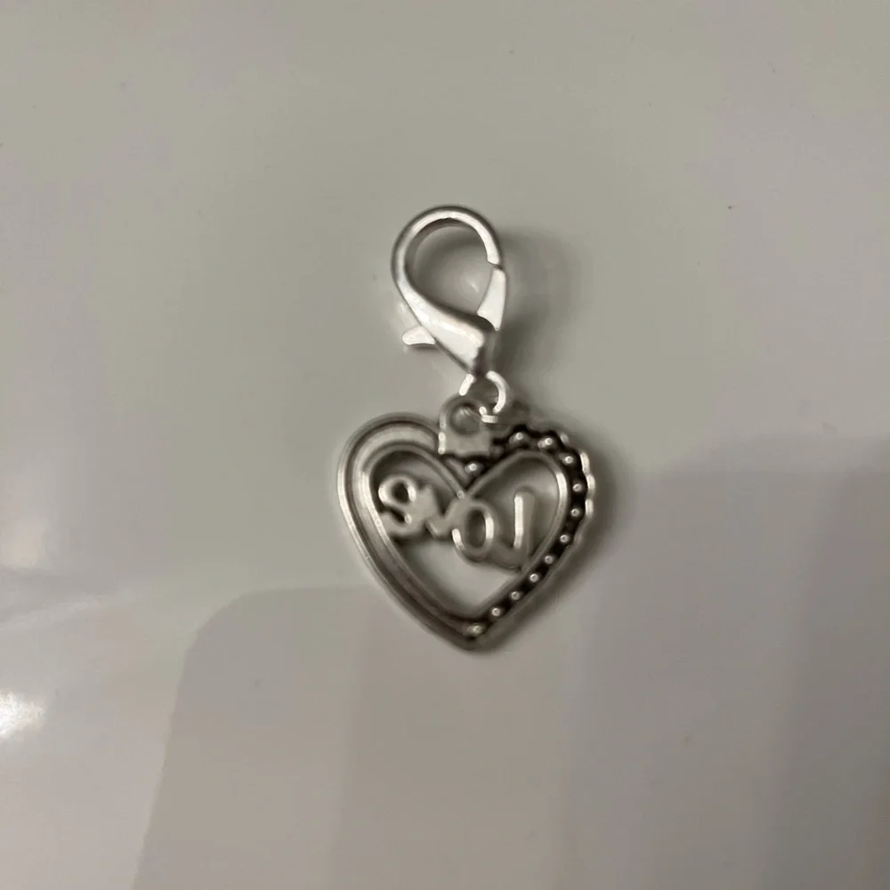 beaddazzled babe ❤️silver heart