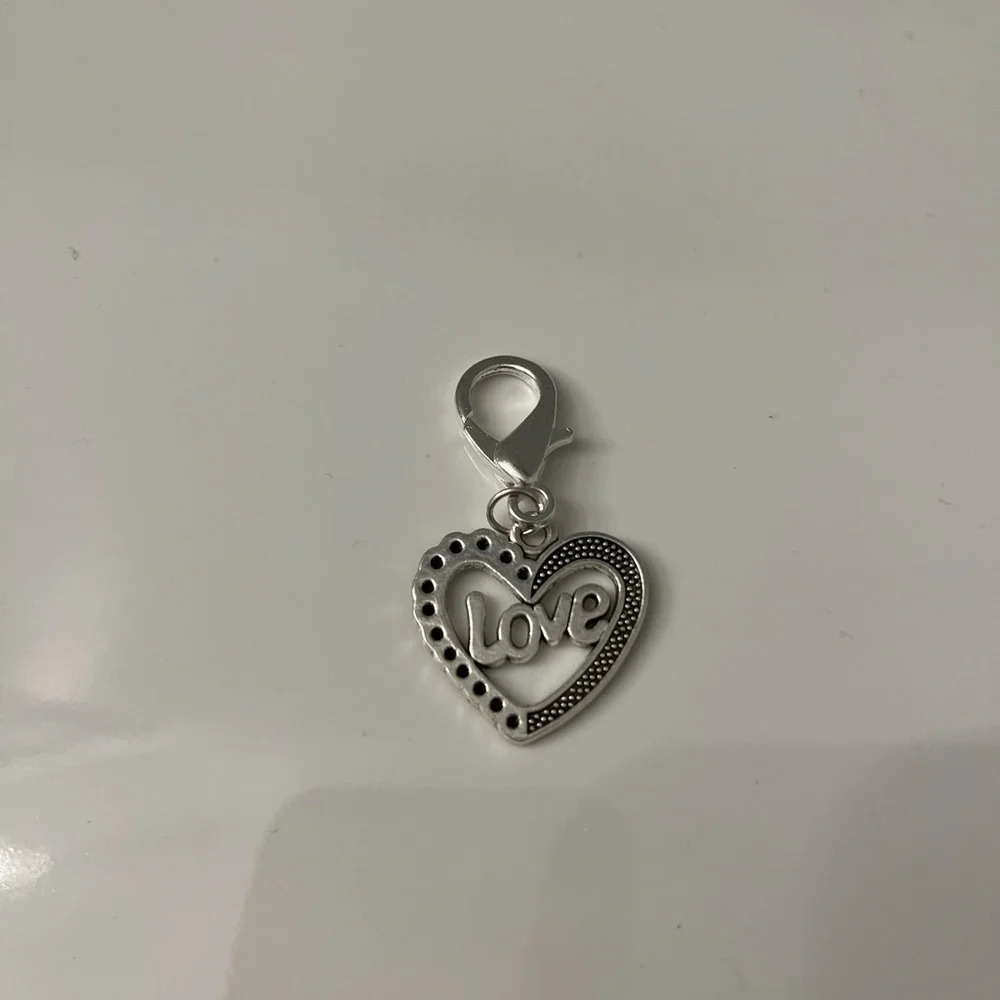 beaddazzled babe ❤️silver heart
