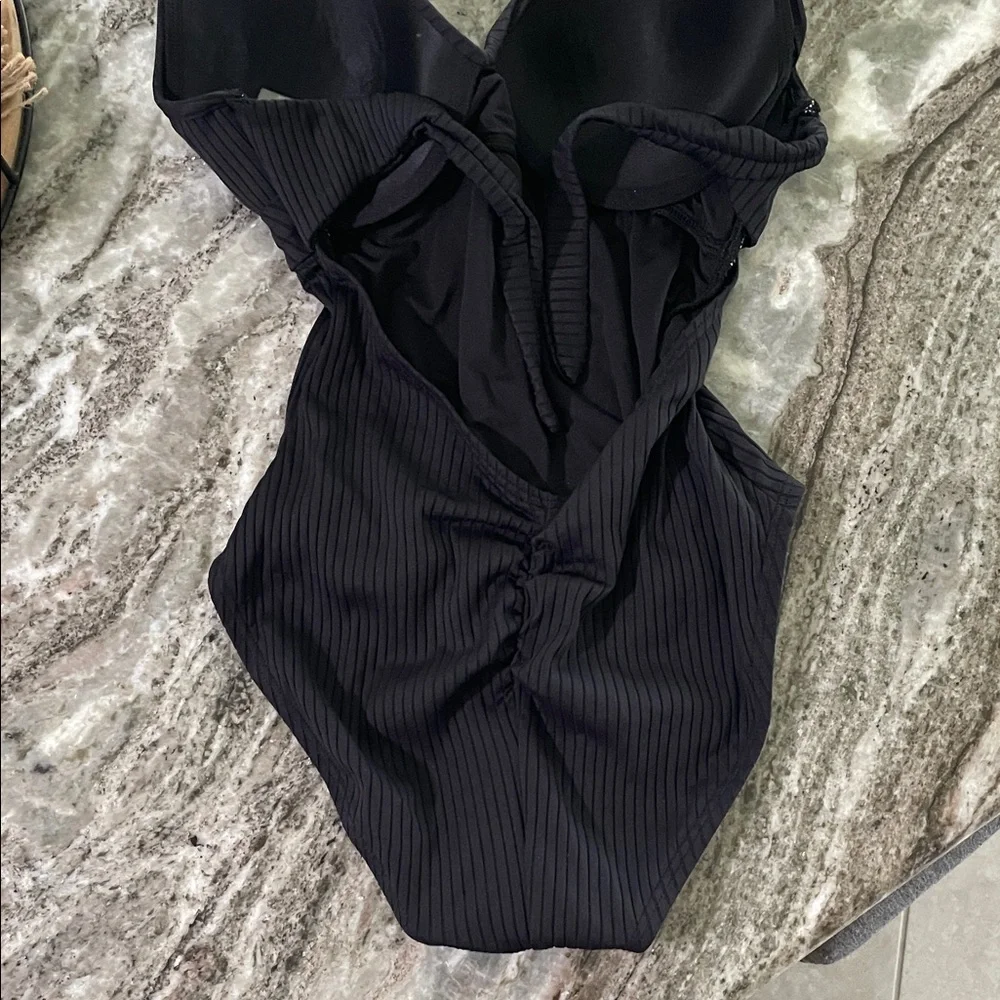 Vince Camuto chic black