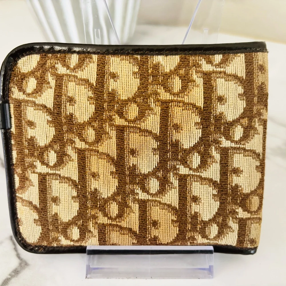 Dior some discoloration