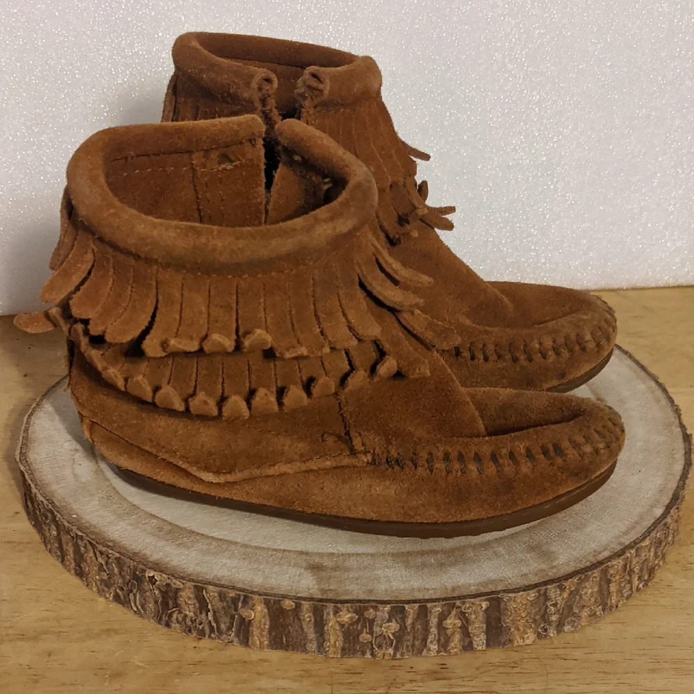Minnetonka suede comfortable size