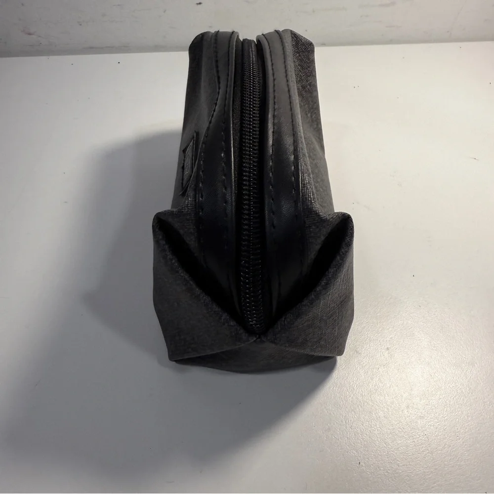 Tumi elegant toiletry