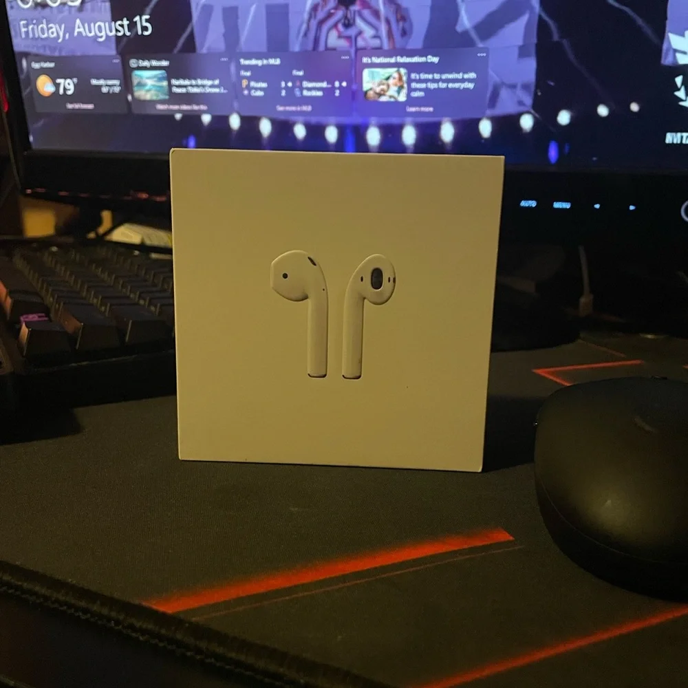 Apple AirPods in Classic White