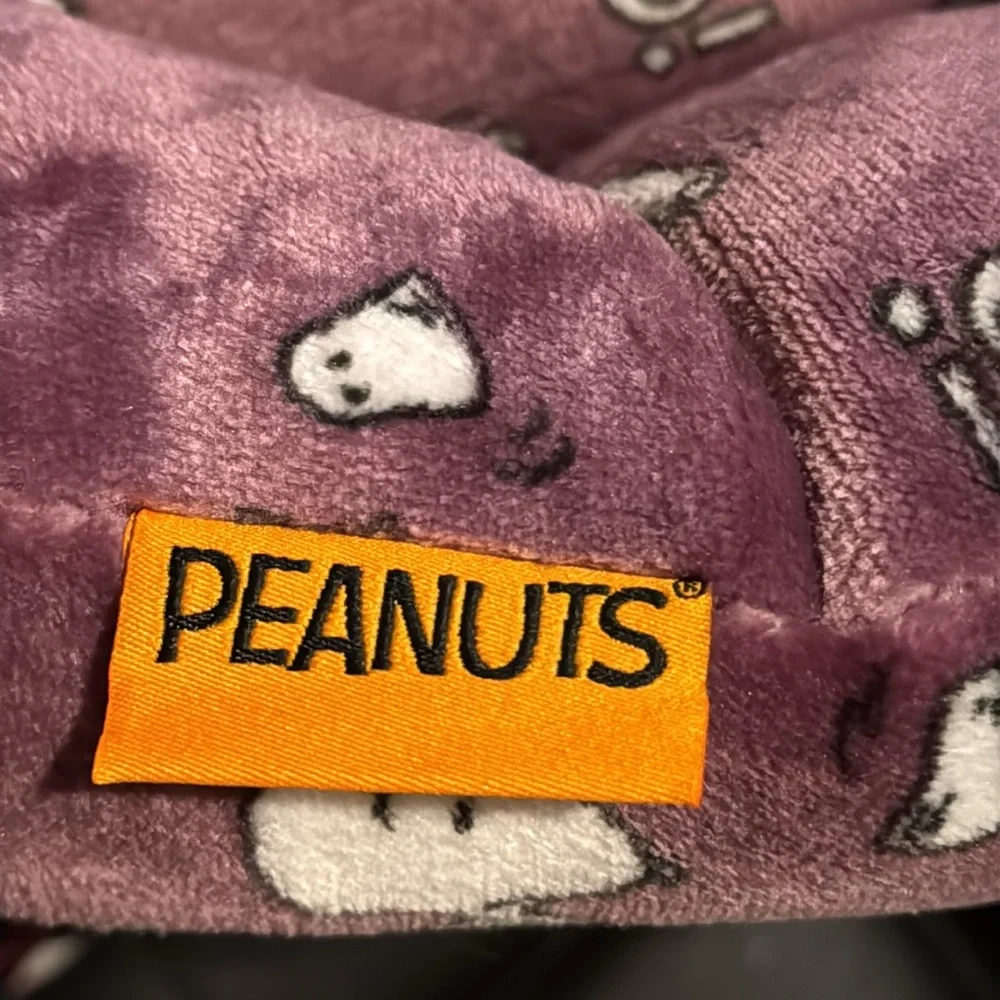 Peanuts small cat