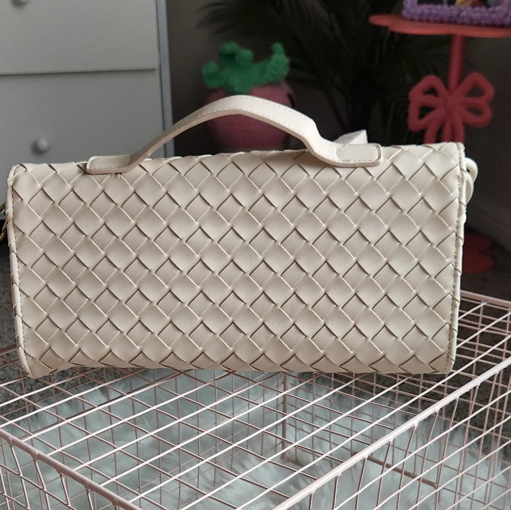 Urban Expressions chic cream