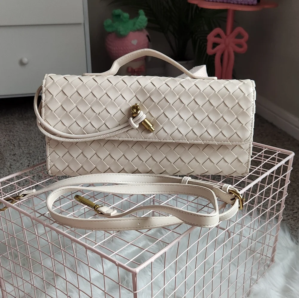 Urban Expressions chic cream