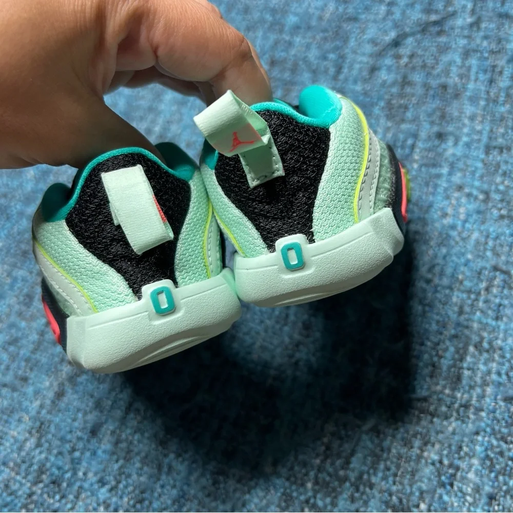 Nike any glow size