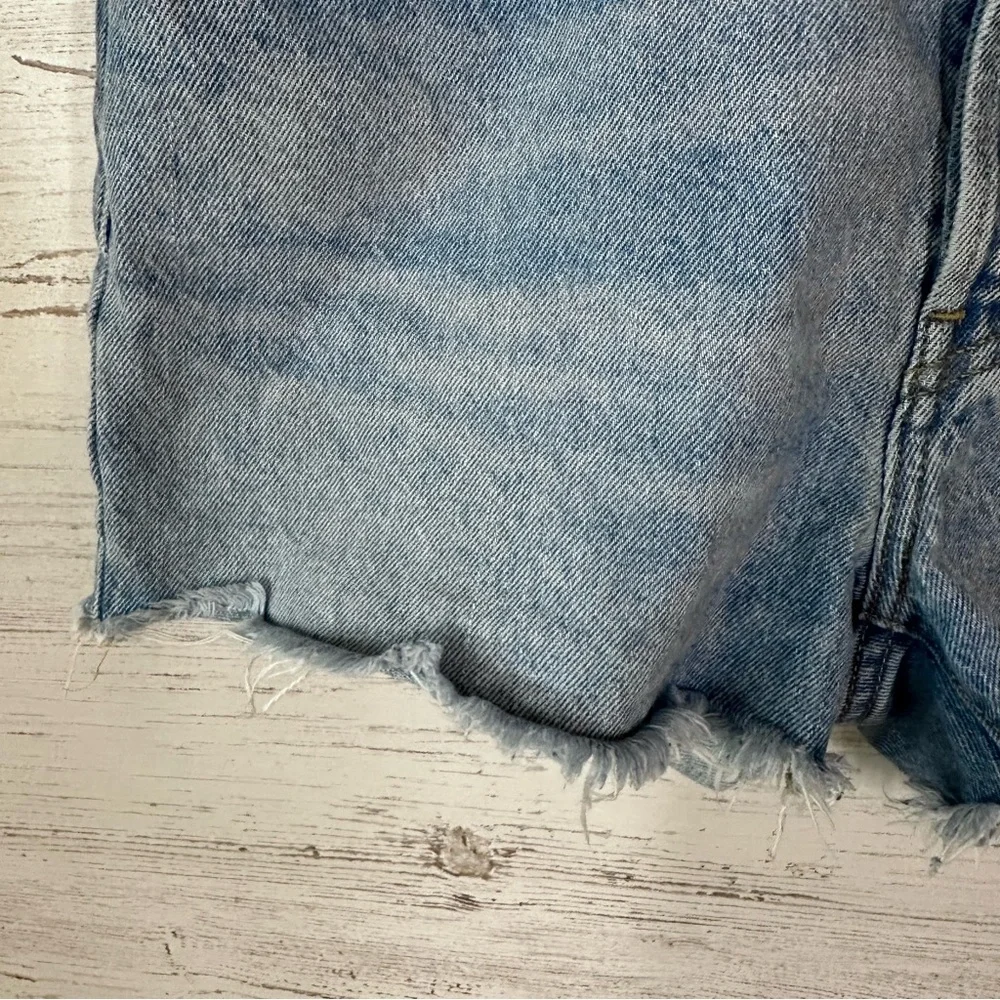 LEVI’S 501 Button Fly Light Wash Cut Off Denim Shorts Raw Hem Boho High Rise 30
