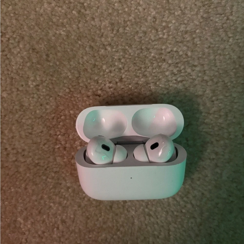 Apple wireless earbuds