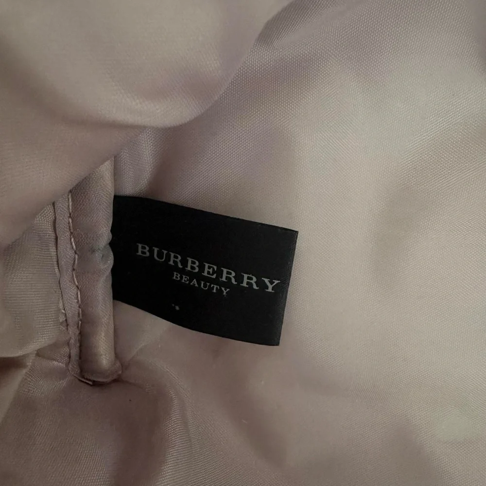 Burberry beauty stone