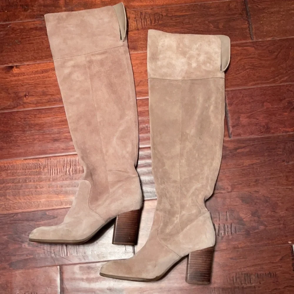 Jessica Simpson leather can