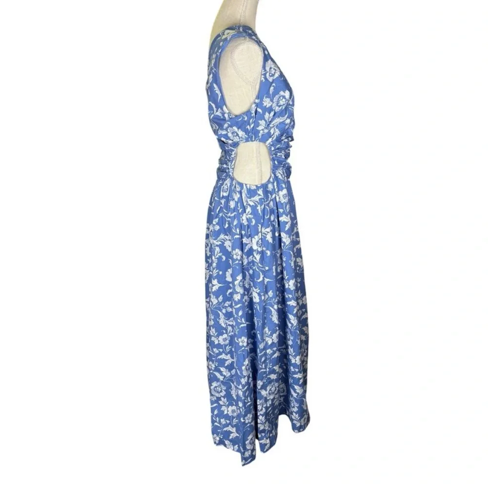 Abercrombie & Fitch floral accents ideal