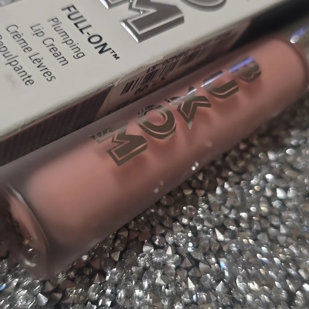 Buxom full plumping