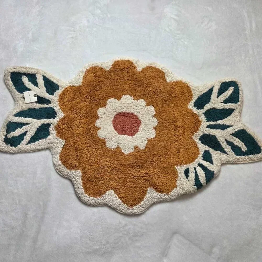 New Anthropologie Tufted bouquet orange flower bath mat rug