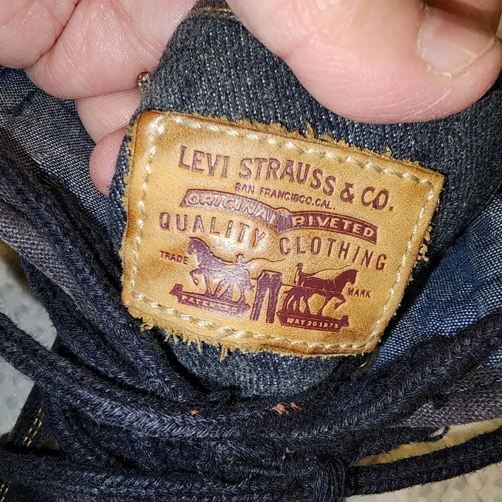 Levis excellent used