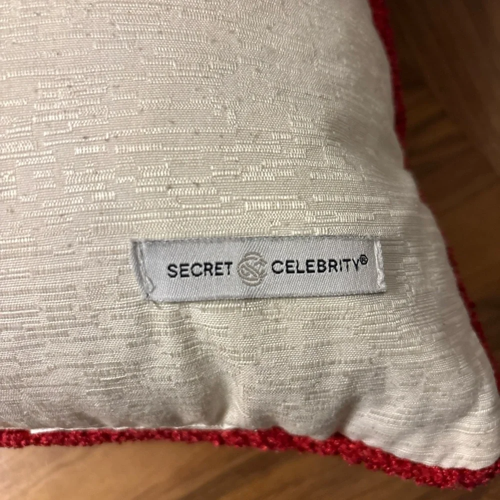 Secret Celebrity add touch