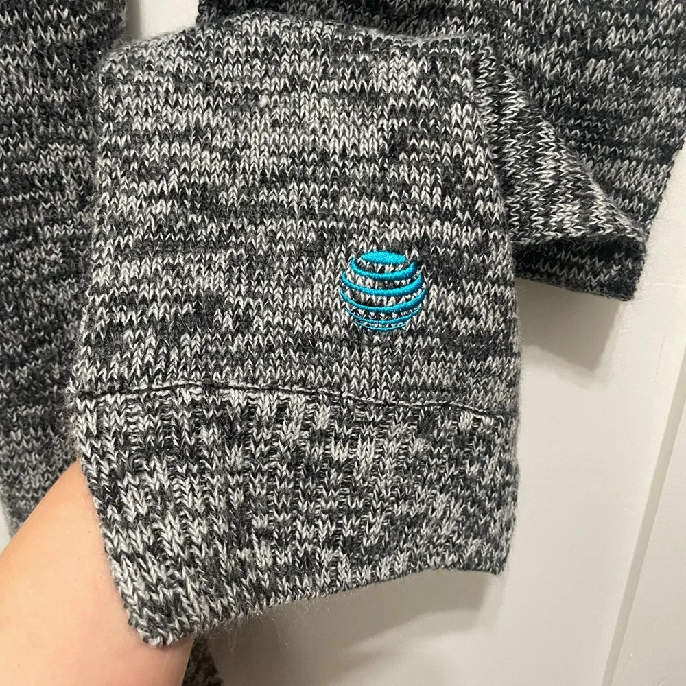 AT&T grey scarf