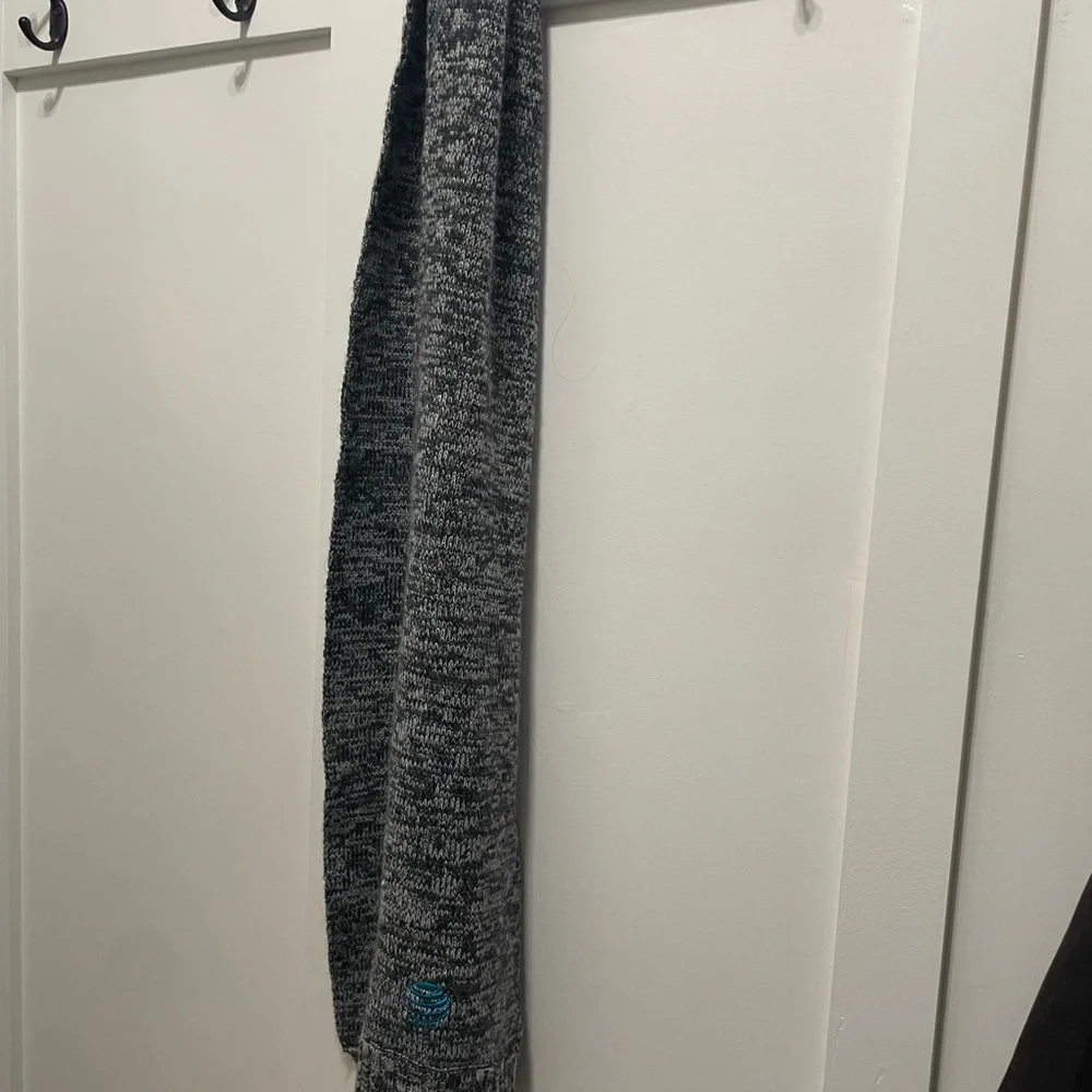 AT&T grey scarf