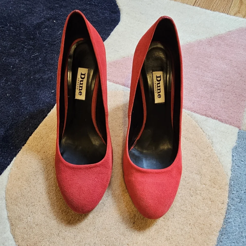 DUNE Red suede pumps