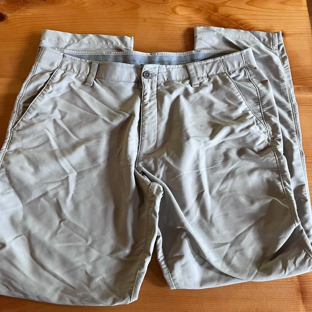 Men’s UA tan khaki Golf casual dress casual Pants 40/32