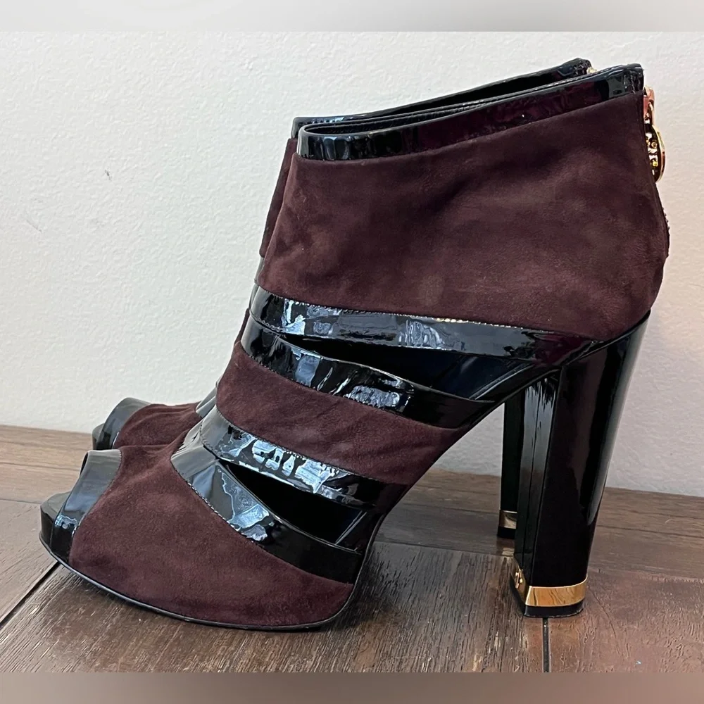 Tory Burch Cut Out Heeled Booties Womens size 10.5