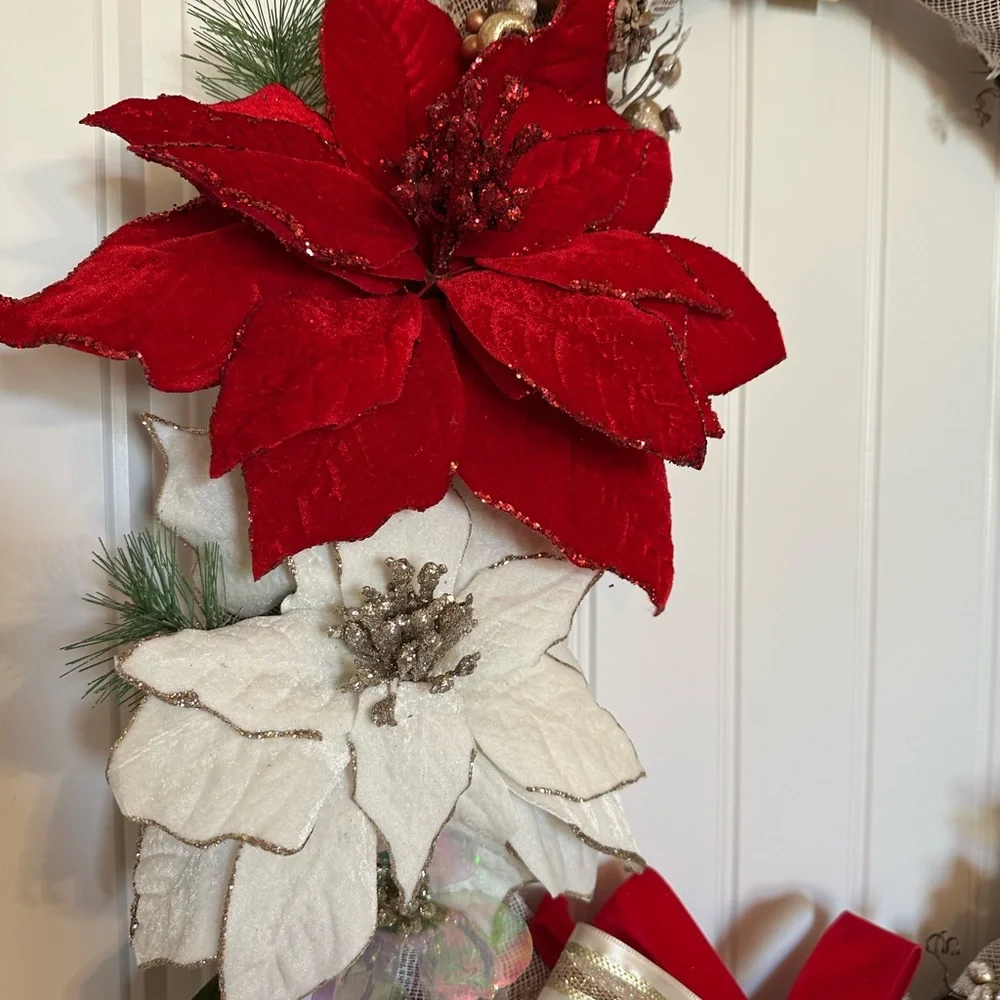 Elegant Wreath with Red and White Poinsettias
